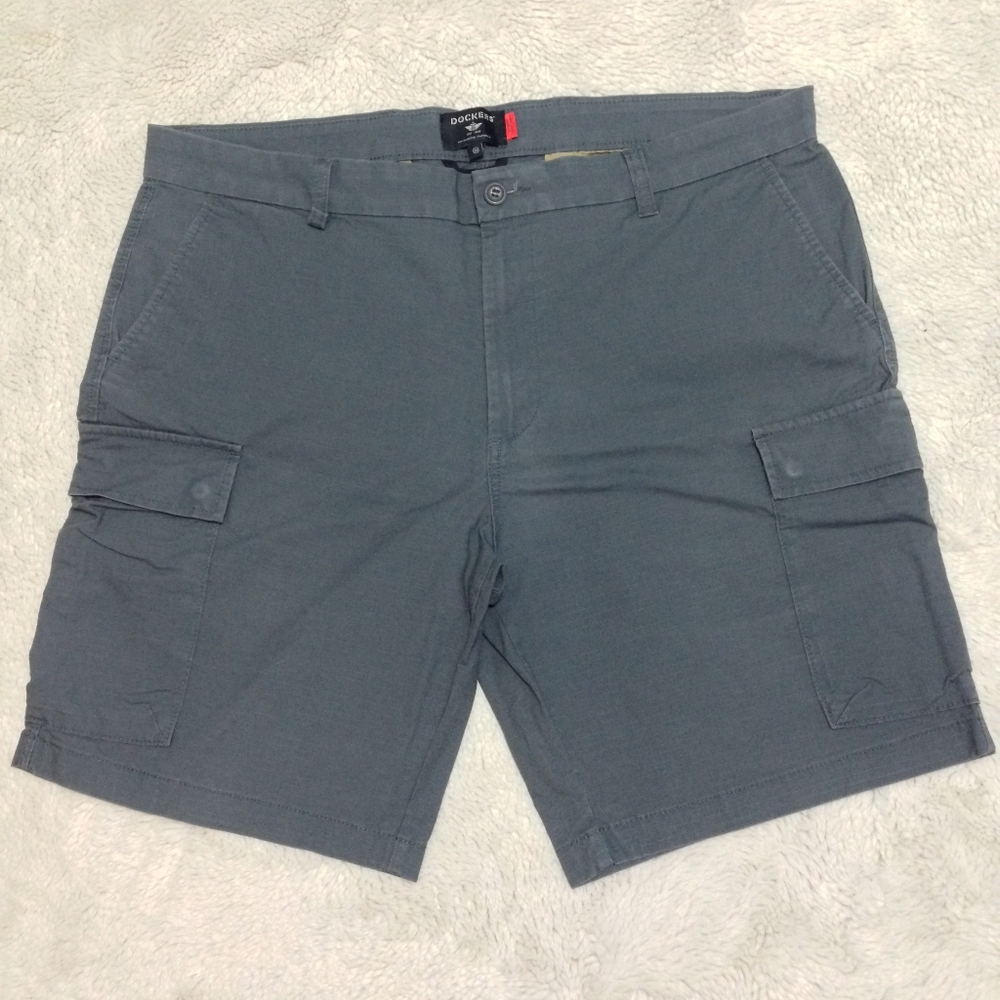 Dockers | Smart 360 Tech • 9" Cargo Shorts | Size 36